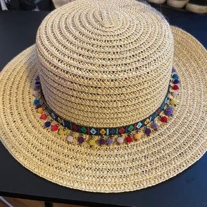 Straw beach hat pompoms only worn once!